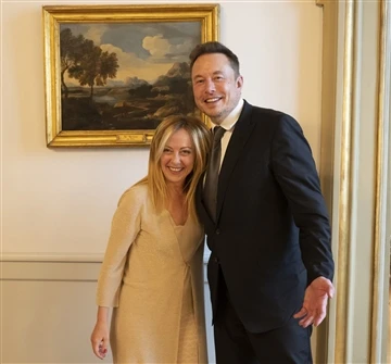 Musk ntsib nrog Tus Thawj Kav Tebchaws Italian