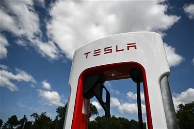 Is Nrias teb kom pom zoo Tesla txoj kev nqis peev hauv lub Ib Hlis Ntuj xyoo ...