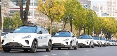 Wuhan Emerges Raws li lub ntiaj teb loj tshaj plaws Autonomous Tsav Tsheb Kev...
