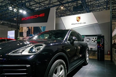 Porsche nthuav tawm pab pawg R & D hauv Suav teb, Ntxiv Kev Tsav Tsheb Txawj ...