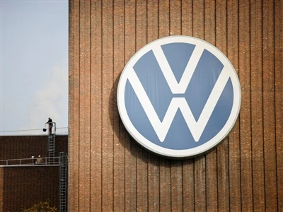 Volkswagen npaj txiav cov nqi los ntawm € 4 billion nrog nyiaj txiav, cog kaw...